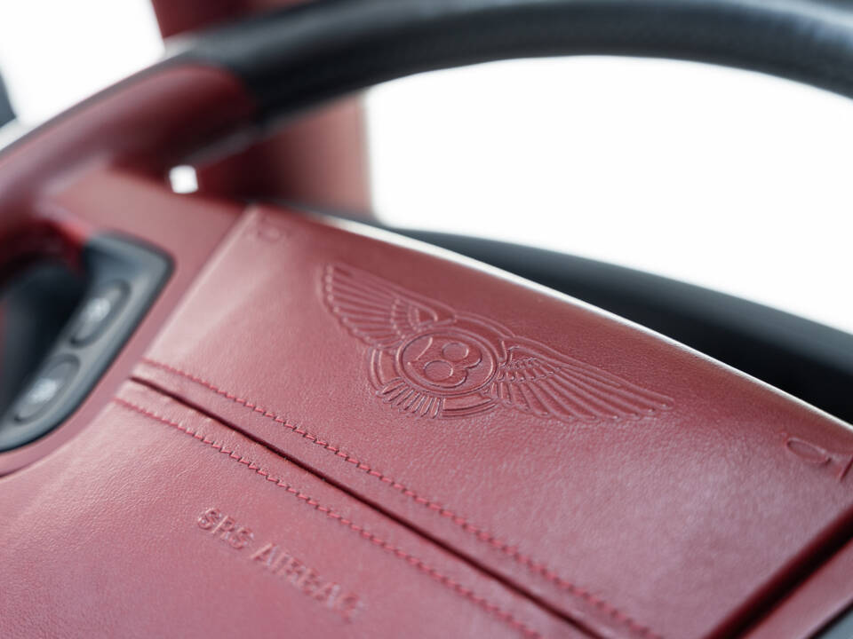 Immagine 13/45 di Bentley Azure (2007)