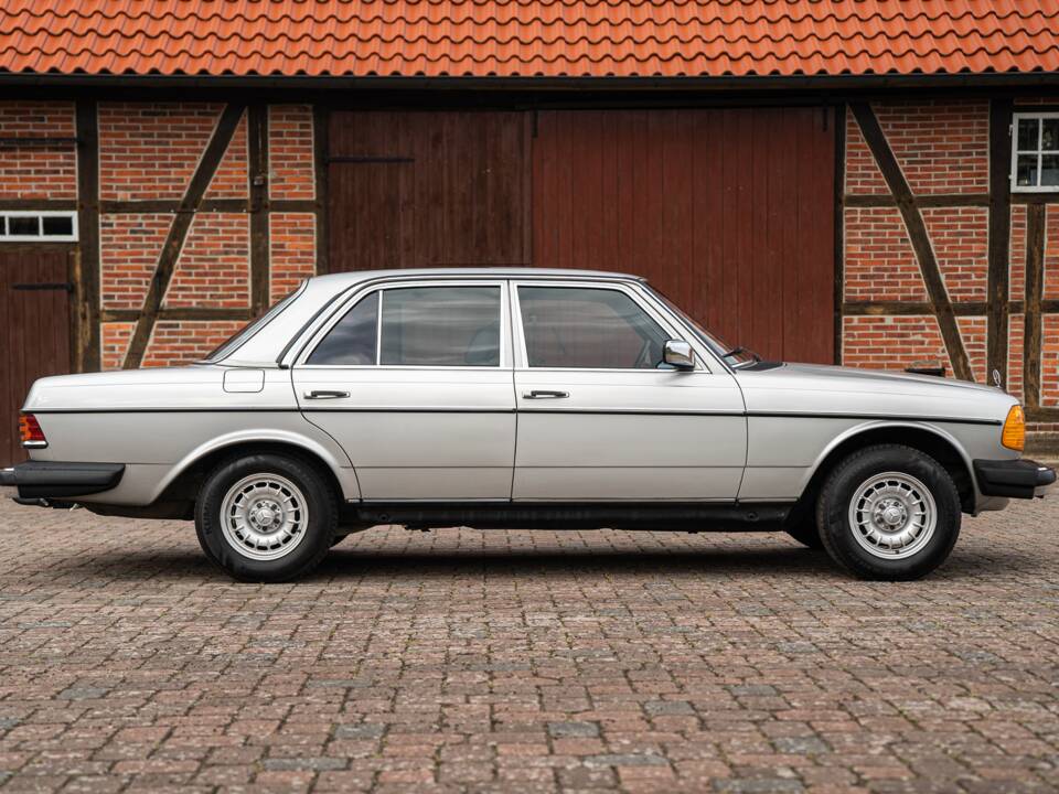 Bild 11/83 von Mercedes-Benz 300 D Turbodiesel (1983)