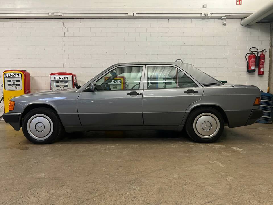 Image 2/22 of Mercedes-Benz 190 E 2.3 (1992)
