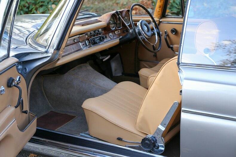 Image 33/50 of Mercedes-Benz 220 SE Cabriolet (1966)