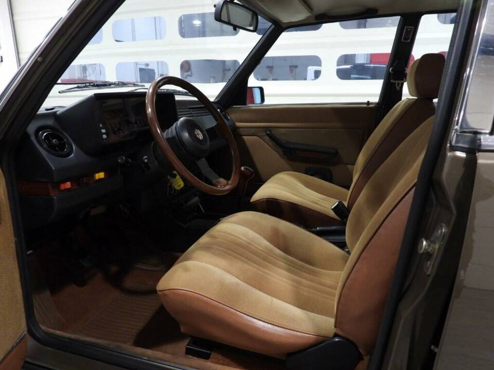 Bild 5/15 von Alfa Romeo Alfetta 2.0 (1982)