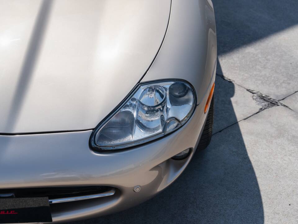 Image 5/91 de Jaguar XK8 4.0 (2000)