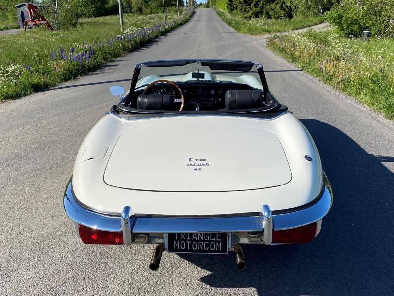 Image 5/35 de Jaguar E-Type (1970)