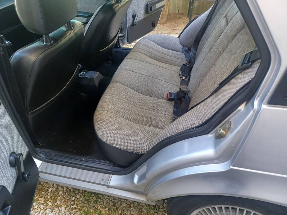 Immagine 37/81 di Alfa Romeo Giulietta 1.6 (1984)