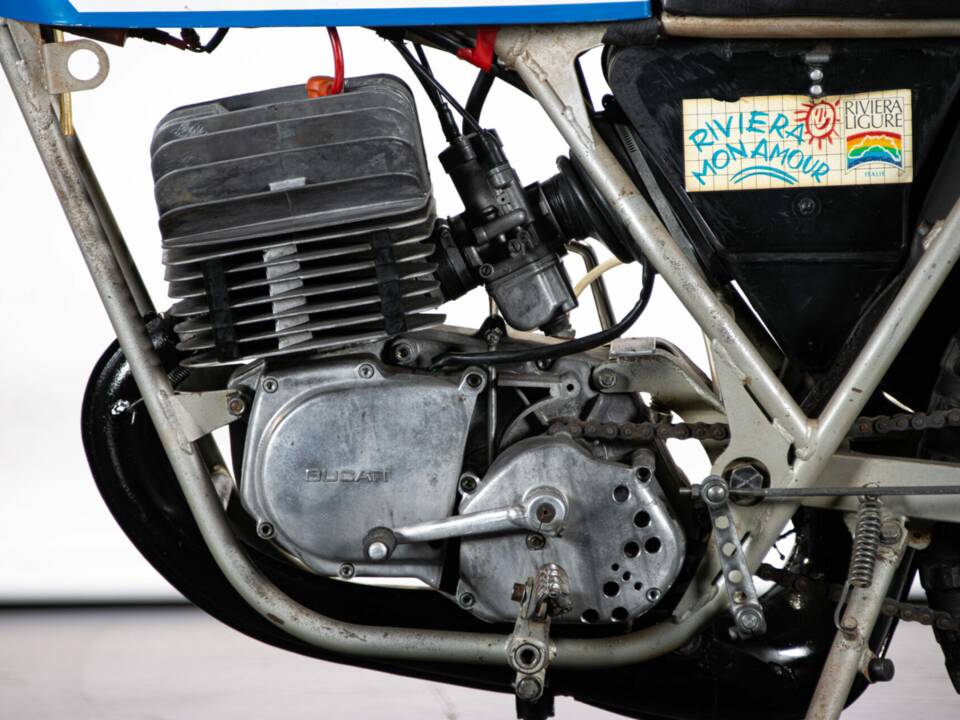 Image 18/50 of Ducati DUMMY (1976)