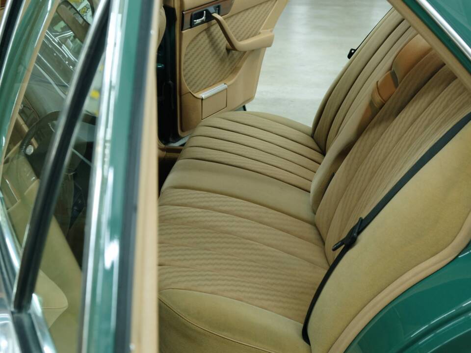 Bild 30/50 von Mercedes-Benz 260 SE (1990)
