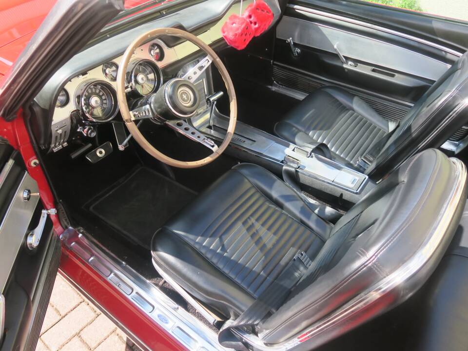 Image 32/39 of Ford Mustang 390 GTA (1967)