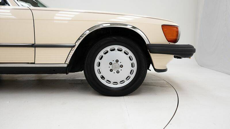Image 9/15 of Mercedes-Benz 560 SL (1986)