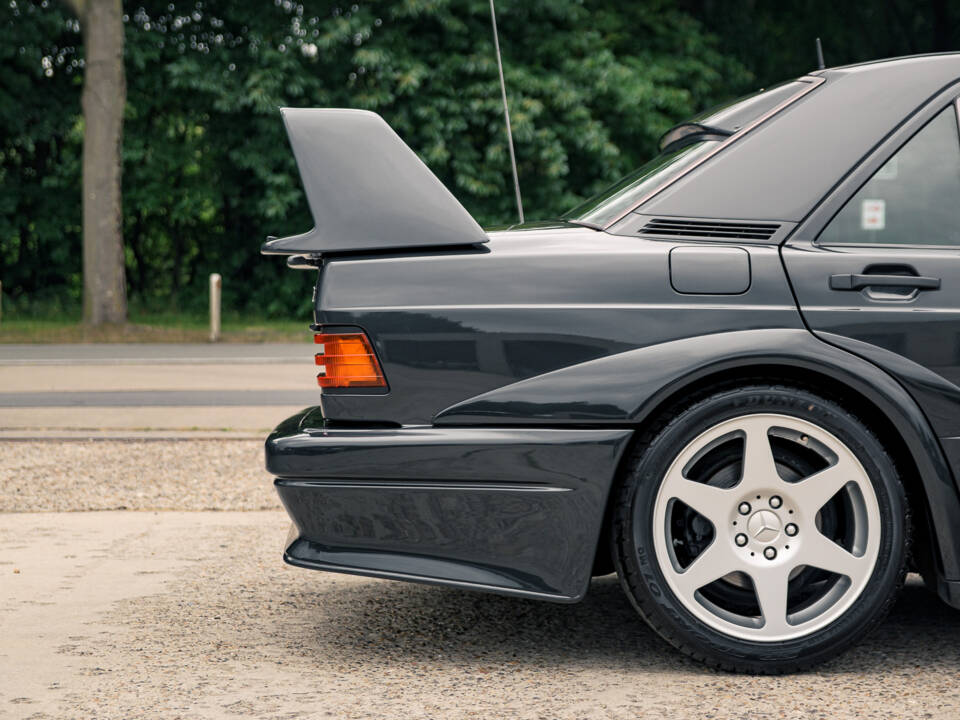 Imagen 22/51 de Mercedes-Benz 190 E 2.5-16 Evolution II (1991)