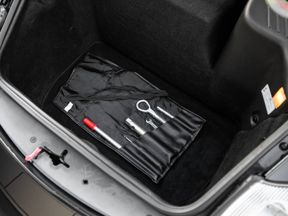 Image 23/63 of Porsche 911 Carrera 4S (2004)