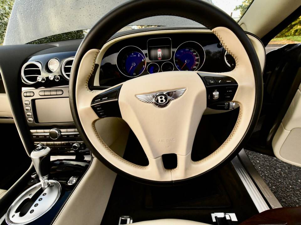 Image 35/50 of Bentley Continental GTC (2011)