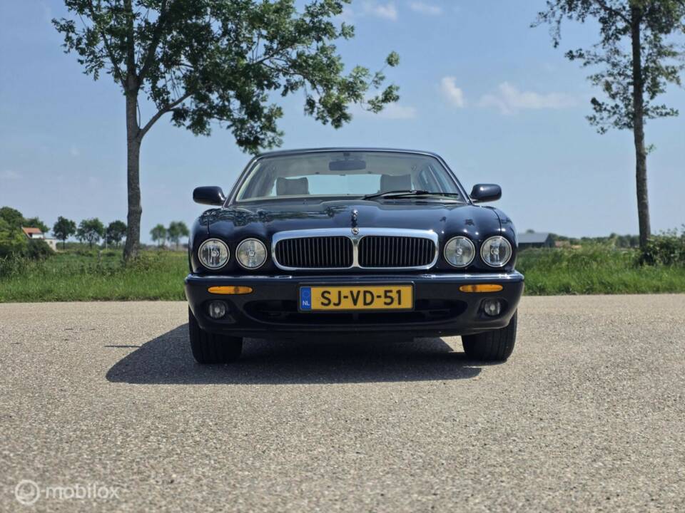 Bild 11/41 von Jaguar XJ 8 Executive (1997)