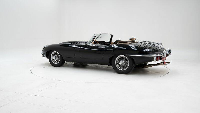Image 4/15 de Jaguar E-Type (1969)