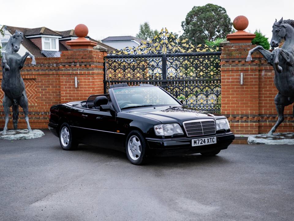 Bild 20/42 von Mercedes-Benz E 320 (1995)