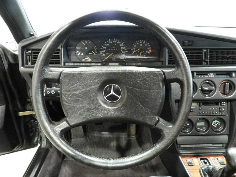 Image 6/15 of Mercedes-Benz 190 E 2.3-16 (1987)