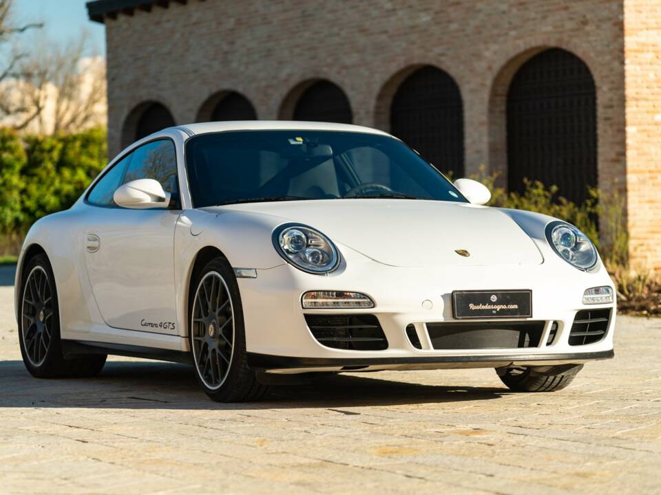 Image 47/49 of Porsche 911 Carrera 4 GTS (2011)