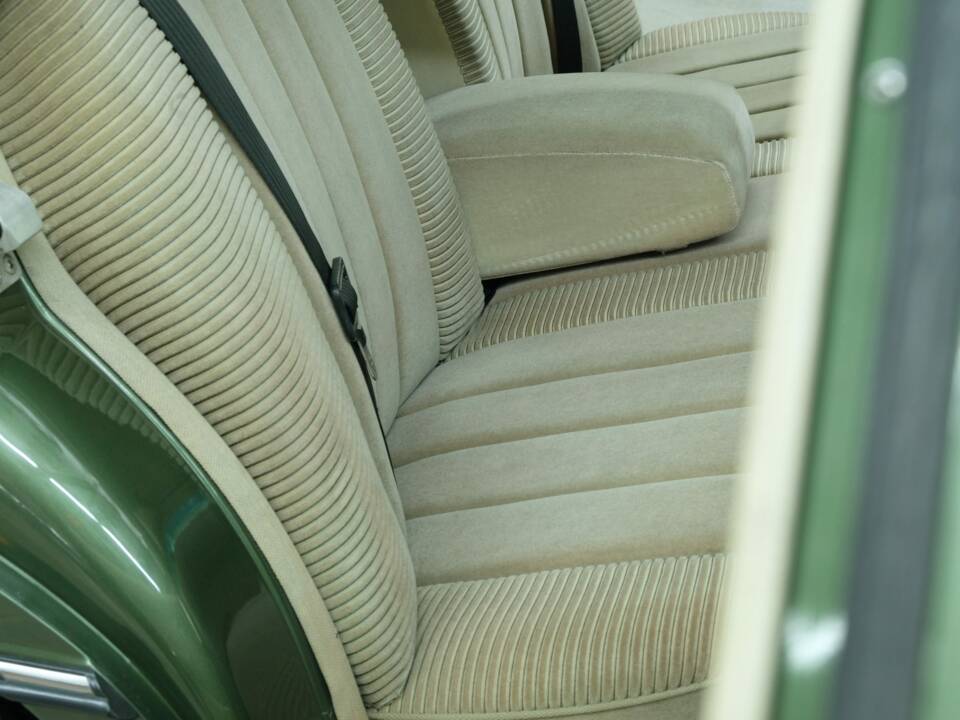 Image 35/50 de Mercedes-Benz 450 SEL 6,9 (1975)