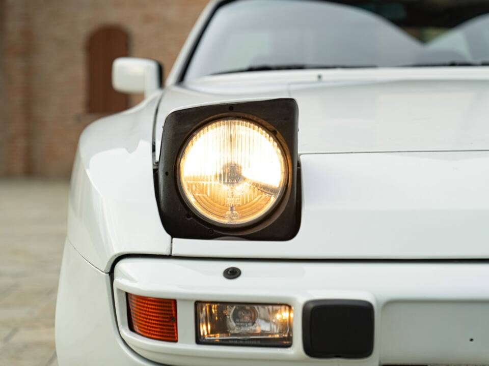 Bild 17/50 von Porsche 944 (1985)