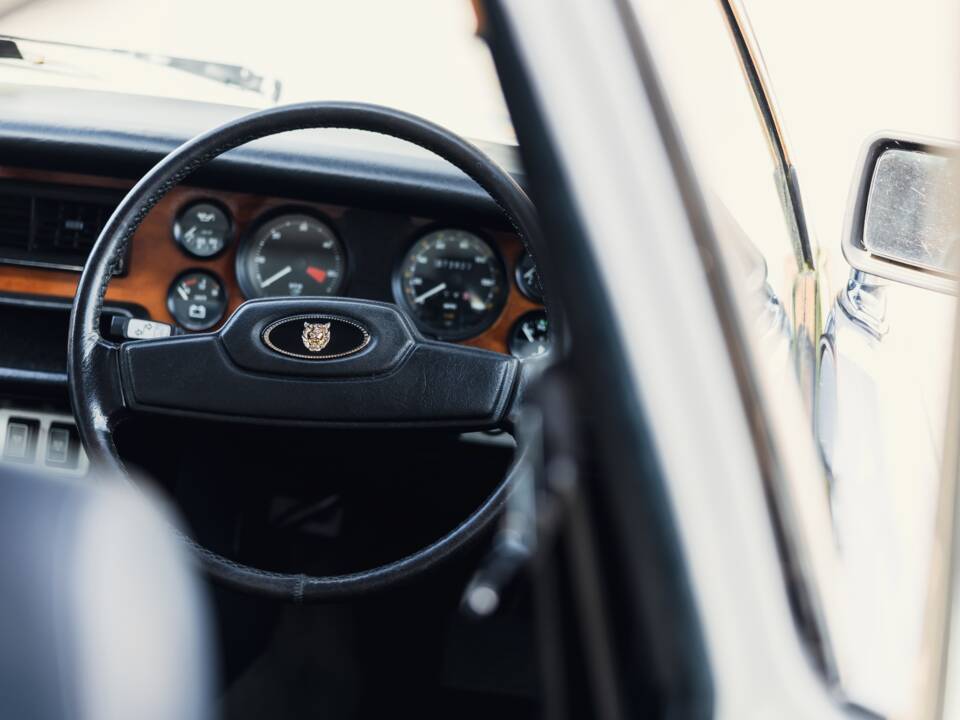 Imagen 37/50 de Jaguar XJ 6 4.2 (1982)