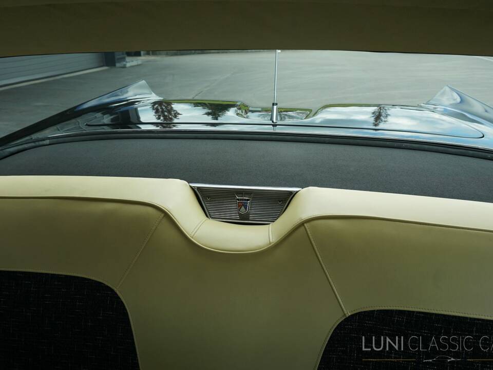 Image 54/77 of Ford Fairlane 500 Club Victoria (1958)