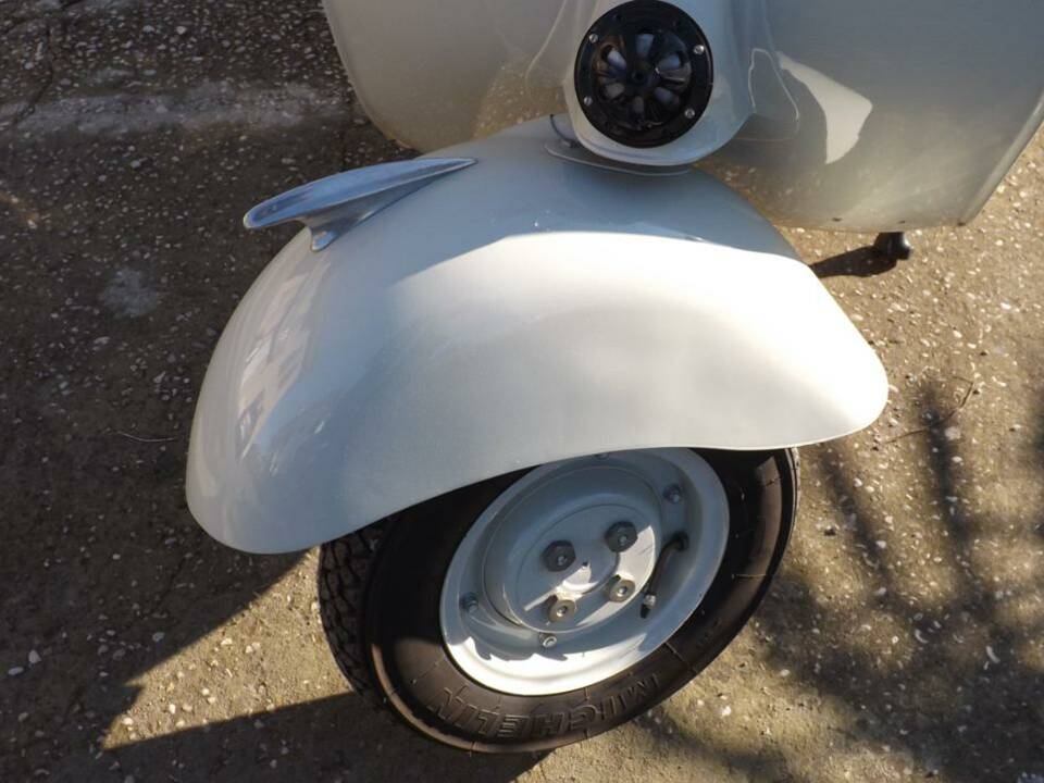 Imagen 45/50 de Piaggio Vespa 150 (1956)