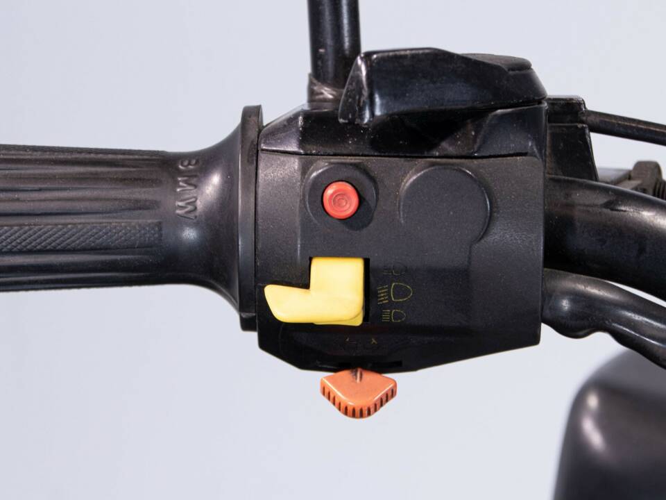 Immagine 11/50 di BMW DUMMY (1988)