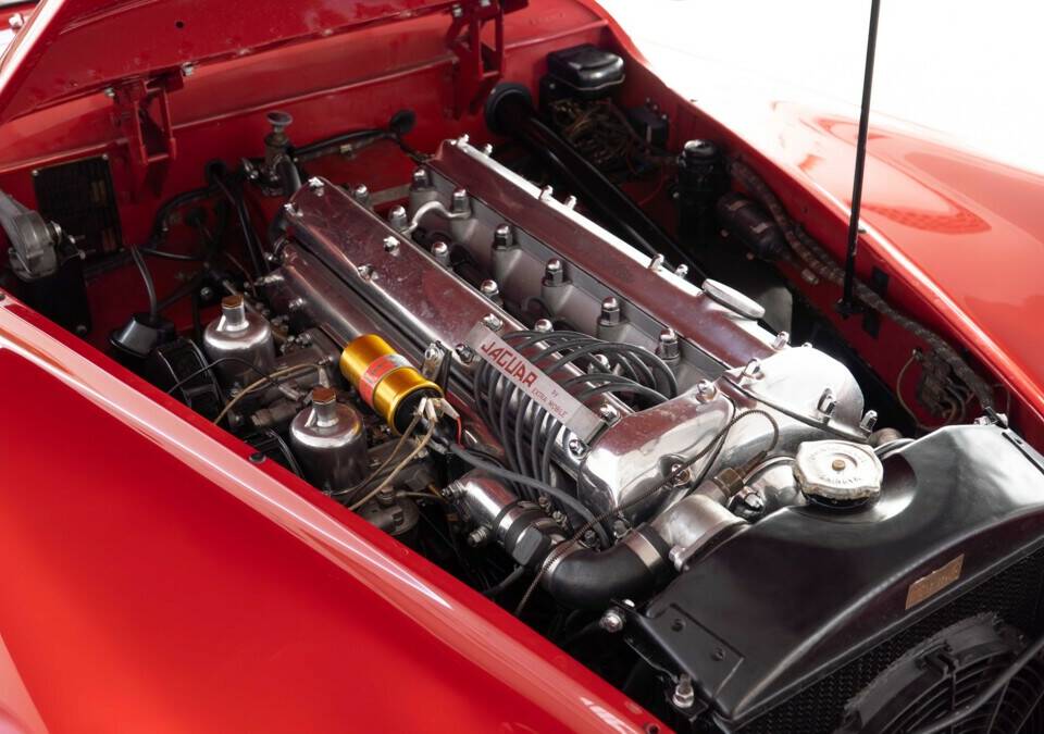Image 29/30 of Jaguar XK 120 SE OTS (1953)