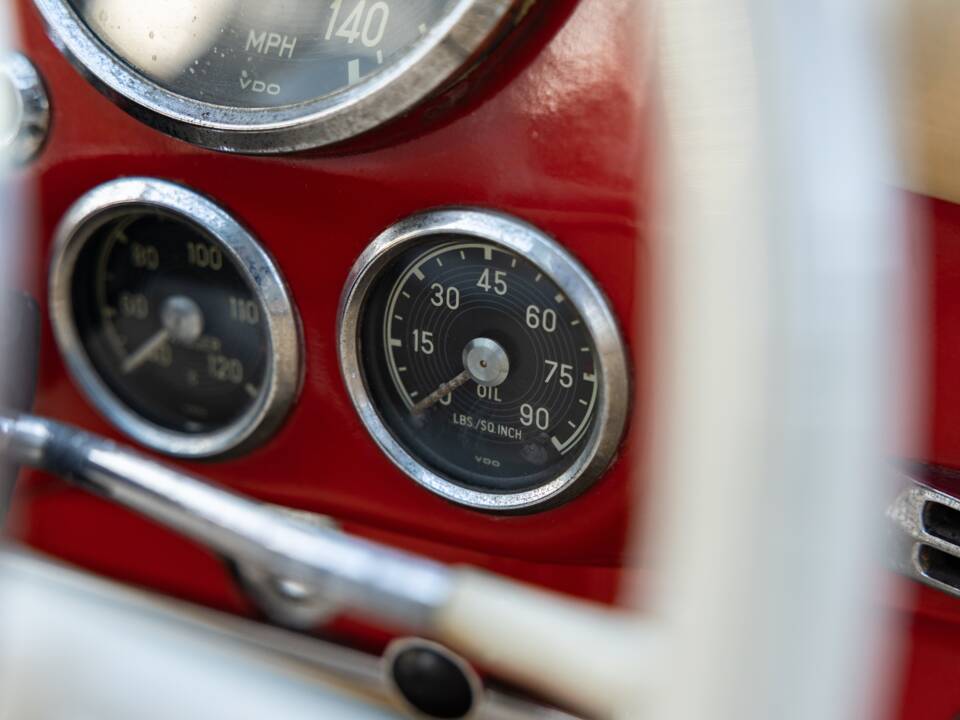 Image 32/43 of Mercedes-Benz 190 SL (1959)