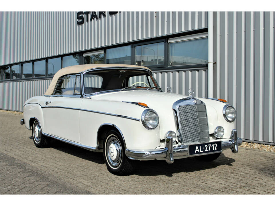 Image 31/35 of Mercedes-Benz 220 SE Cabriolet (1959)