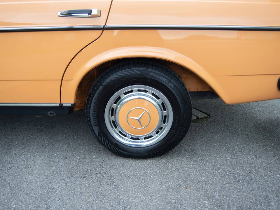 Image 25/32 of Mercedes-Benz 250 (1978)