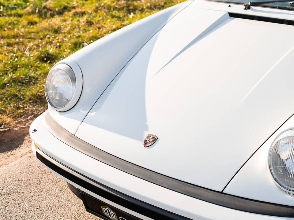 Image 12/36 of Porsche 911 Carrera 3.2 (1984)