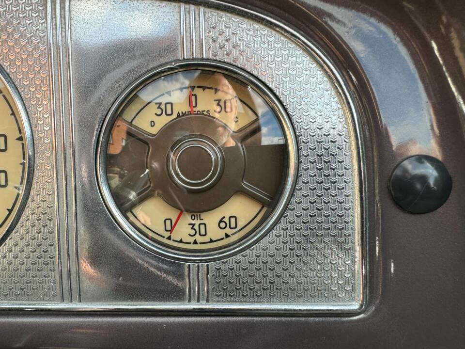 Image 62/75 of Packard One-Twenty (1936)