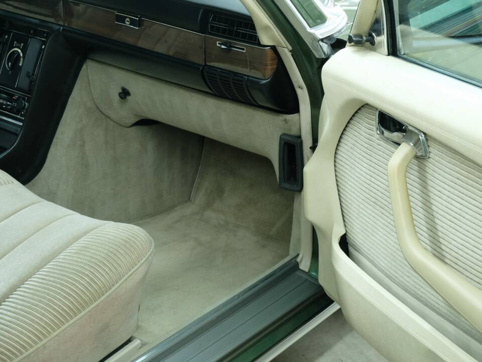 Image 40/50 de Mercedes-Benz 450 SEL 6,9 (1975)
