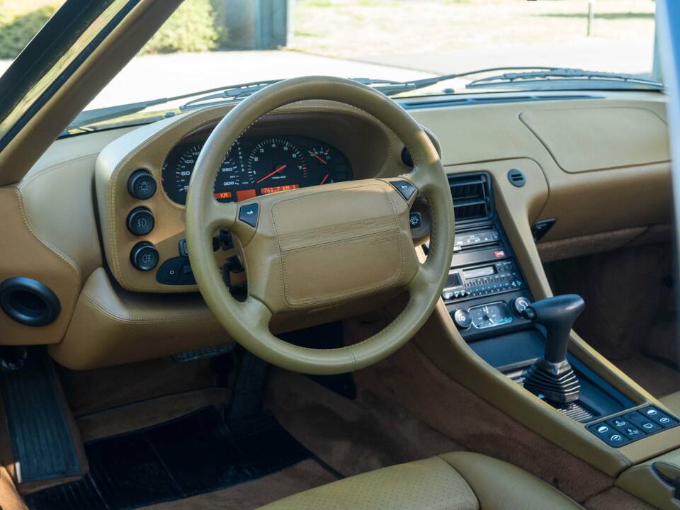 Image 21/30 of Porsche 928 GTS (1993)