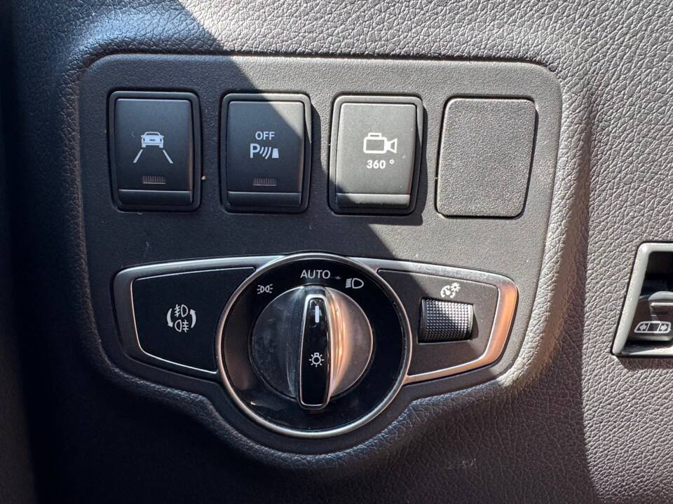 Immagine 9/24 di Mercedes-Benz X 250 d 4MATIC (2020)