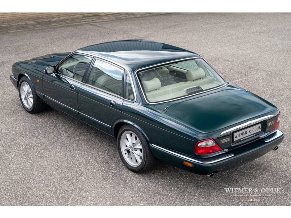 Bild 9/30 von Jaguar XJ 8 Executive (1998)