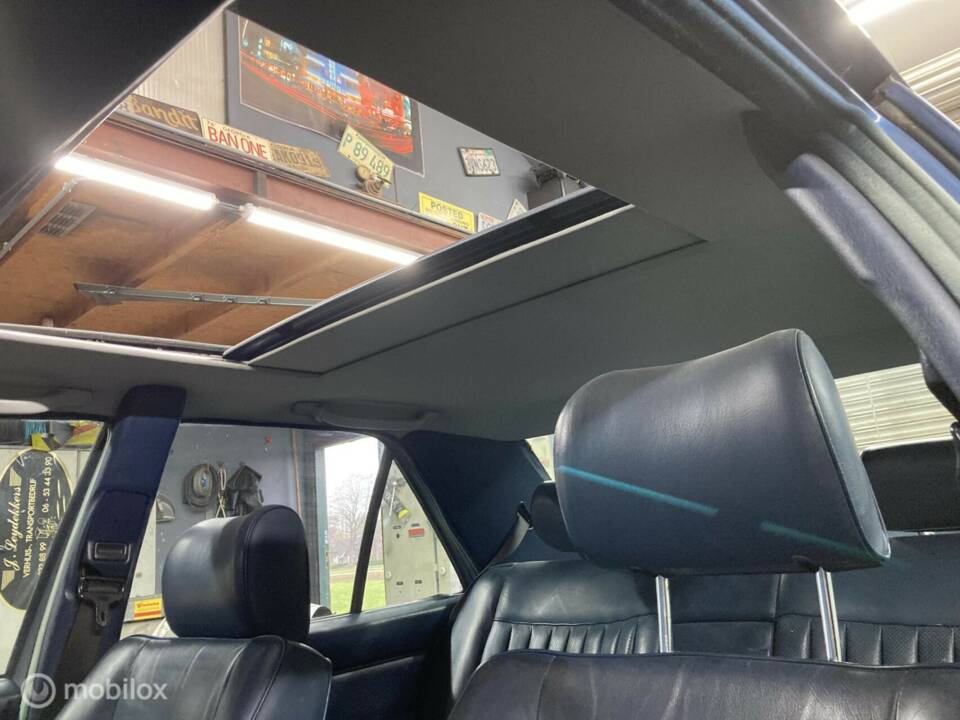 Bild 38/50 von Mercedes-Benz 300 E (1986)