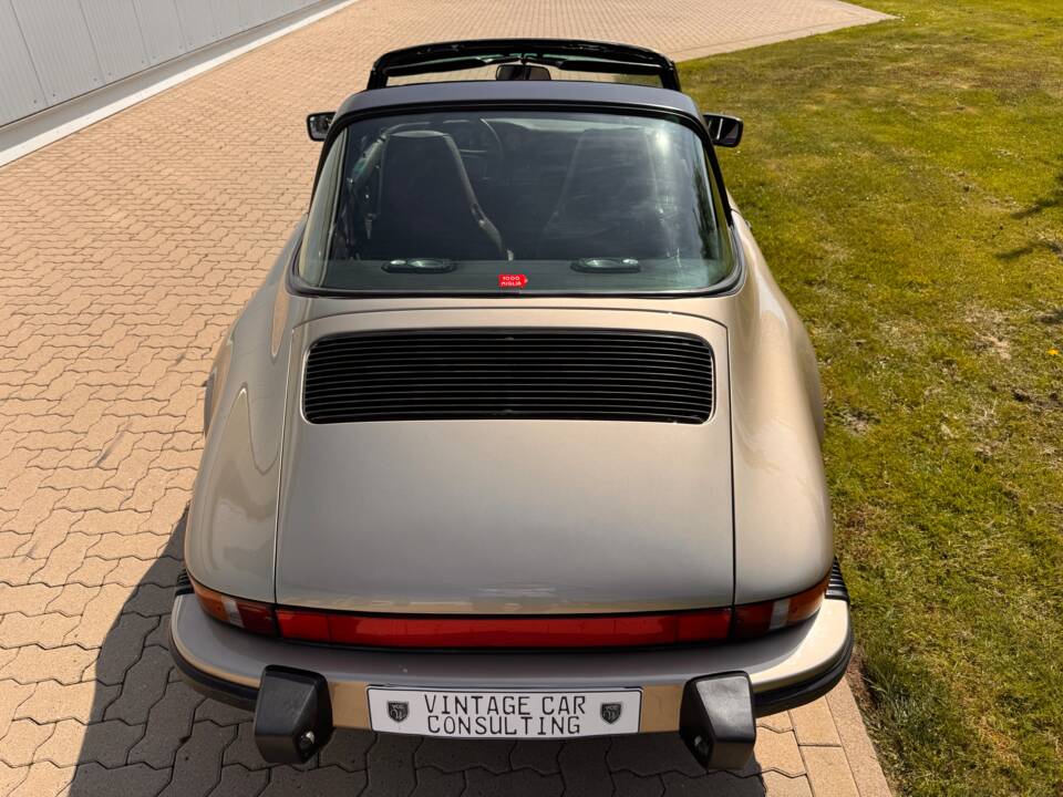 Image 19/88 of Porsche 911 Carrera 3.2 (1985)