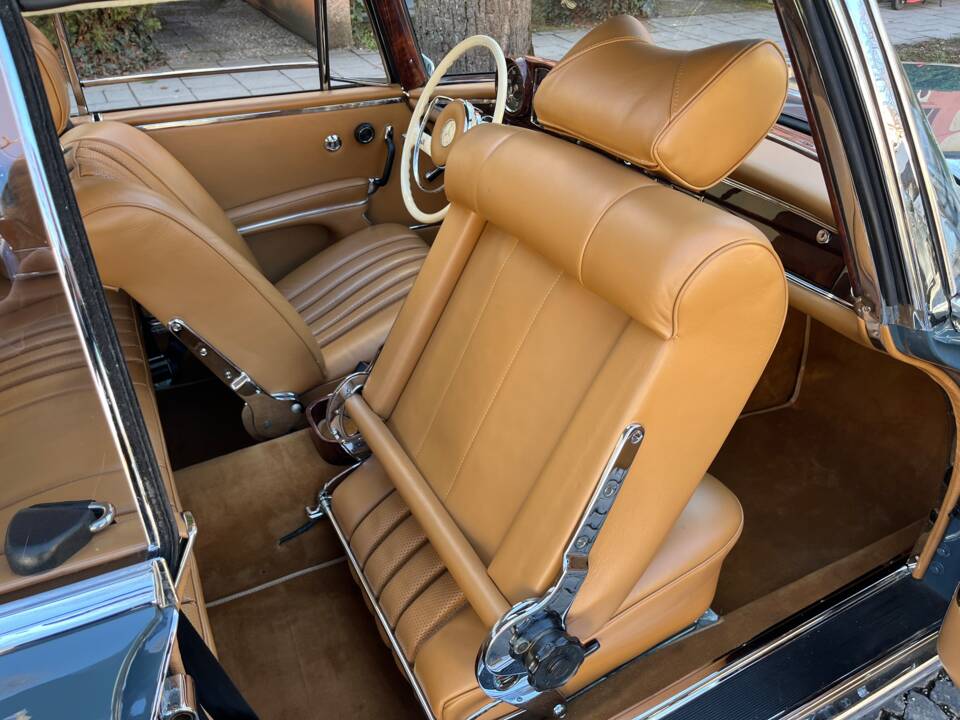 Imagen 29/65 de Mercedes-Benz 220 SE b (1961)