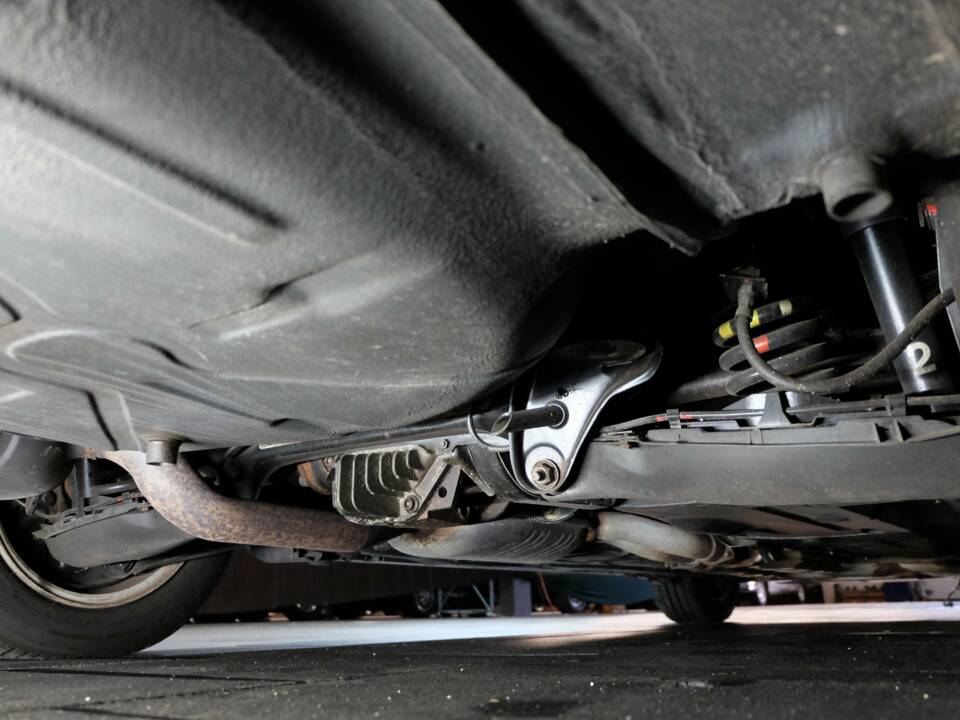 Image 15/32 de Mercedes-Benz 400 E (1991)