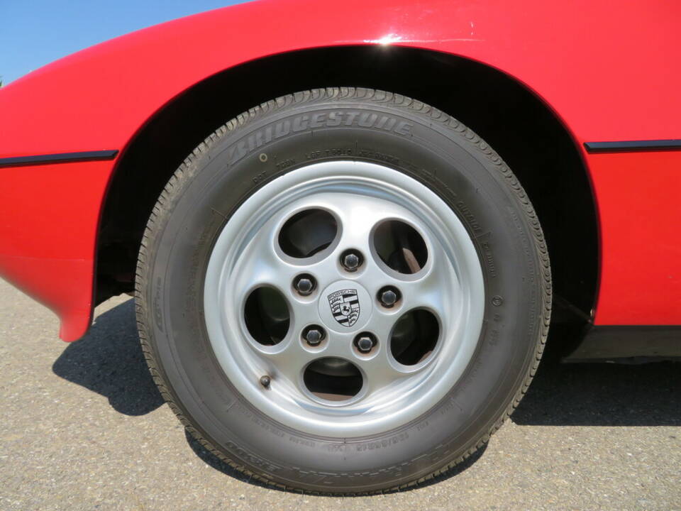 Image 17/18 of Porsche 924 S (1986)