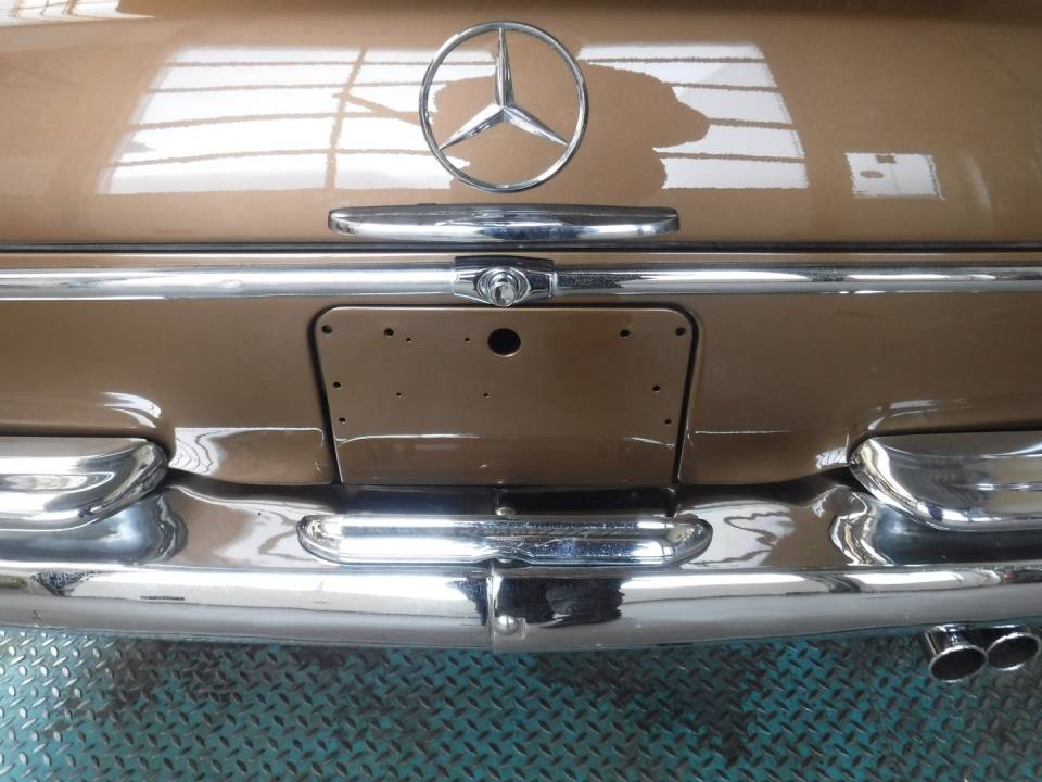 Image 11/50 de Mercedes-Benz 250 SE (1966)
