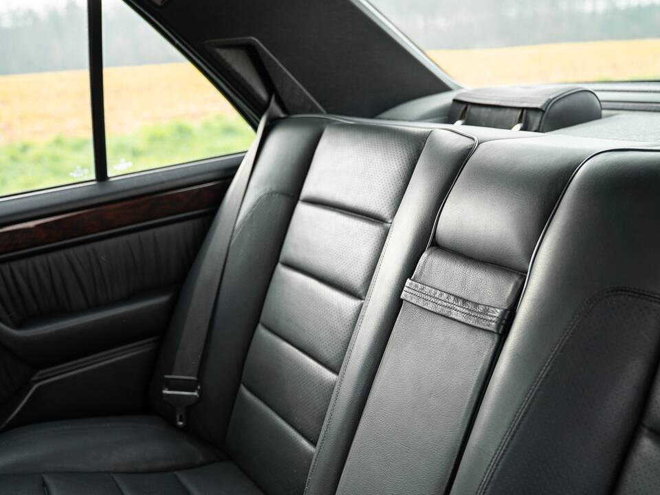Bild 39/61 von Mercedes-Benz 500 E (1992)