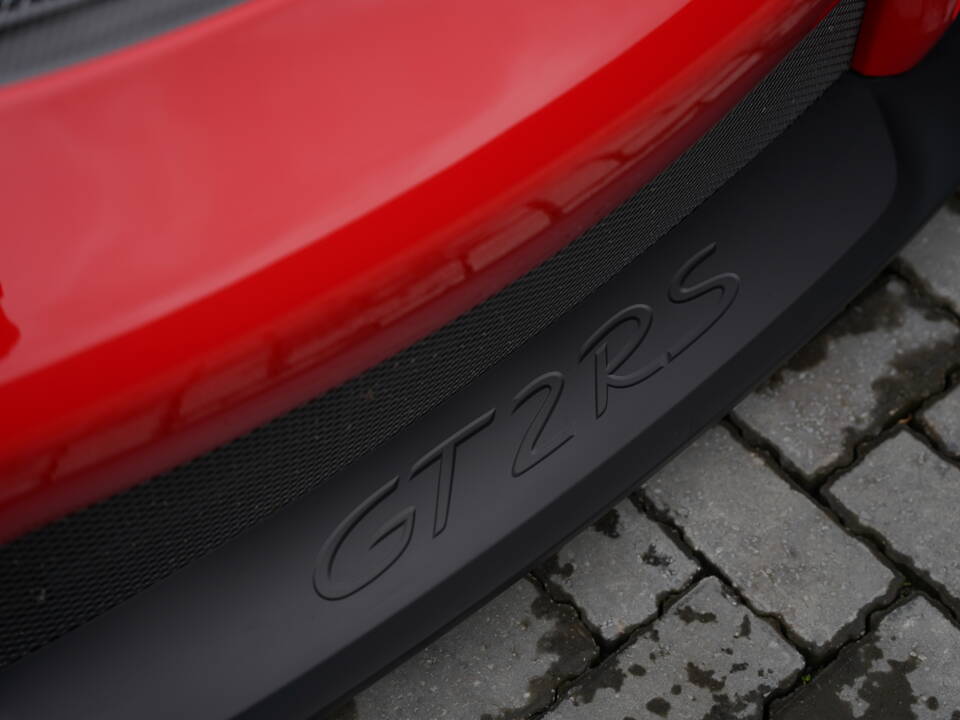 Immagine 31/50 di Porsche 911 GT2 RS Weissach (2018)