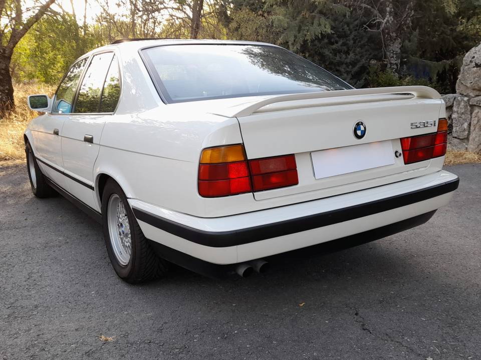 Image 3/54 of BMW 535i (1989)