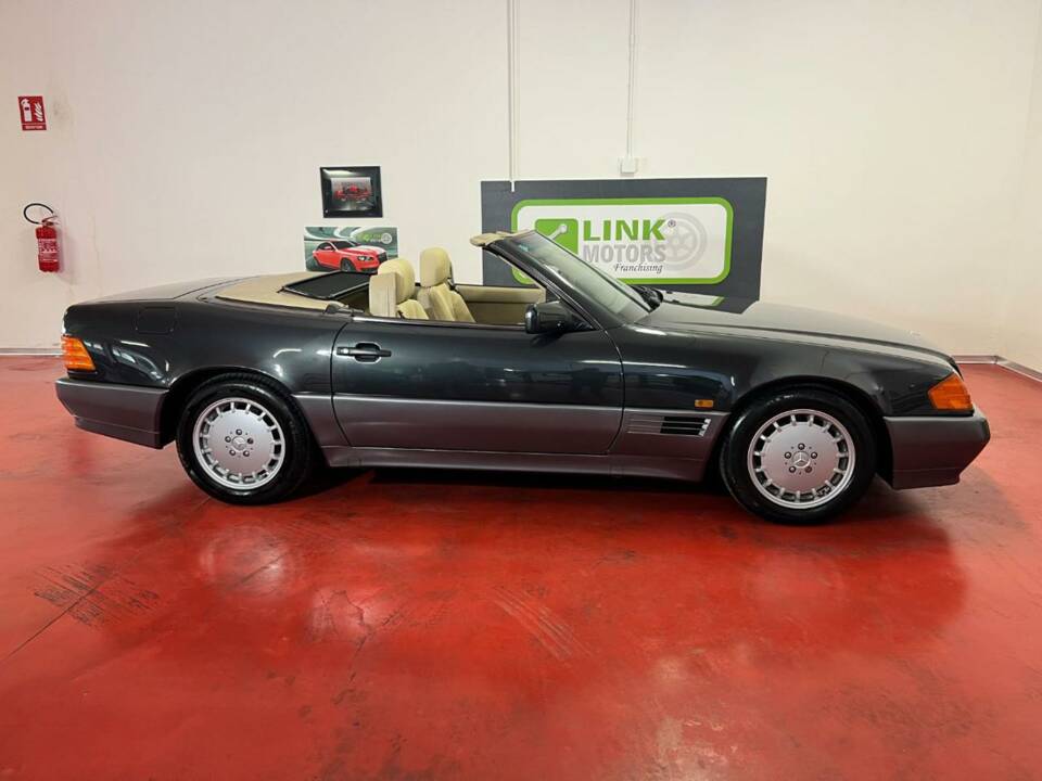 Image 20/48 of Mercedes-Benz 300 SL-24 (1992)