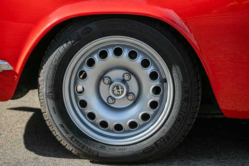 Image 14/45 of Alfa Romeo 2000 GT Veloce (1975)