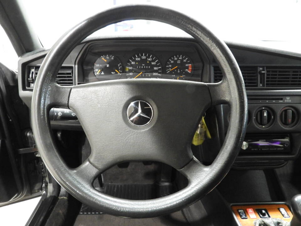 Image 6/15 de Mercedes-Benz 190 E 1.8 (1992)