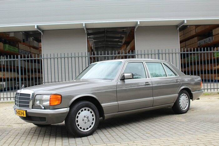 Image 3/7 de Mercedes-Benz 500 SEL (1987)