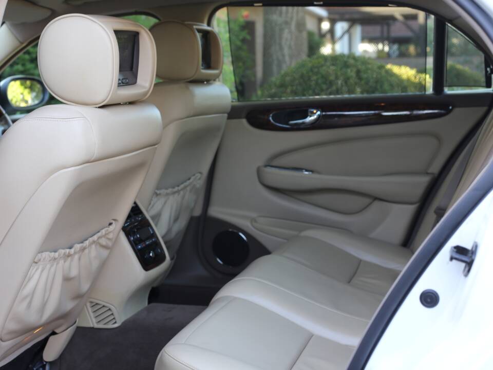 Imagen 77/77 de Jaguar XJ 8 4.2 (2005)
